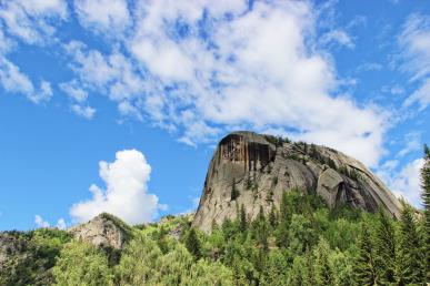 景點(diǎn)：可可托海石鐘山