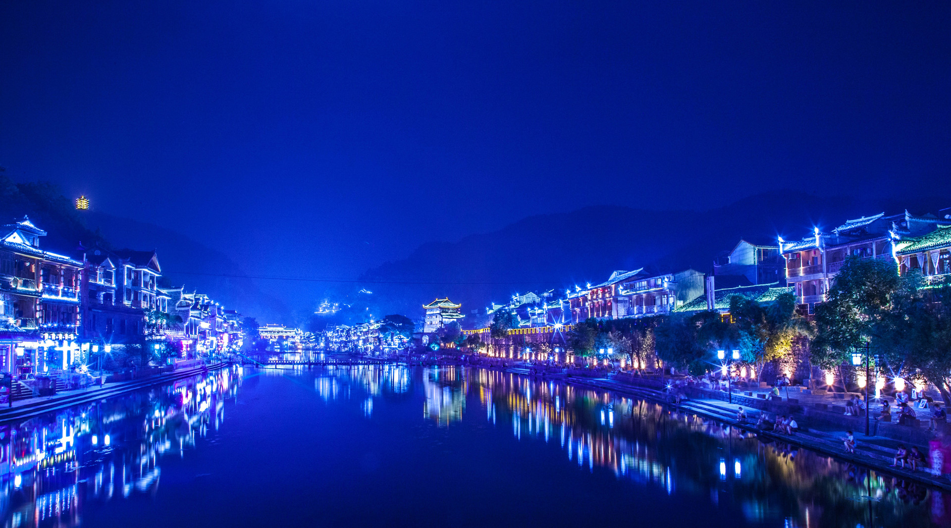 鳳凰沱江夜景封面圖