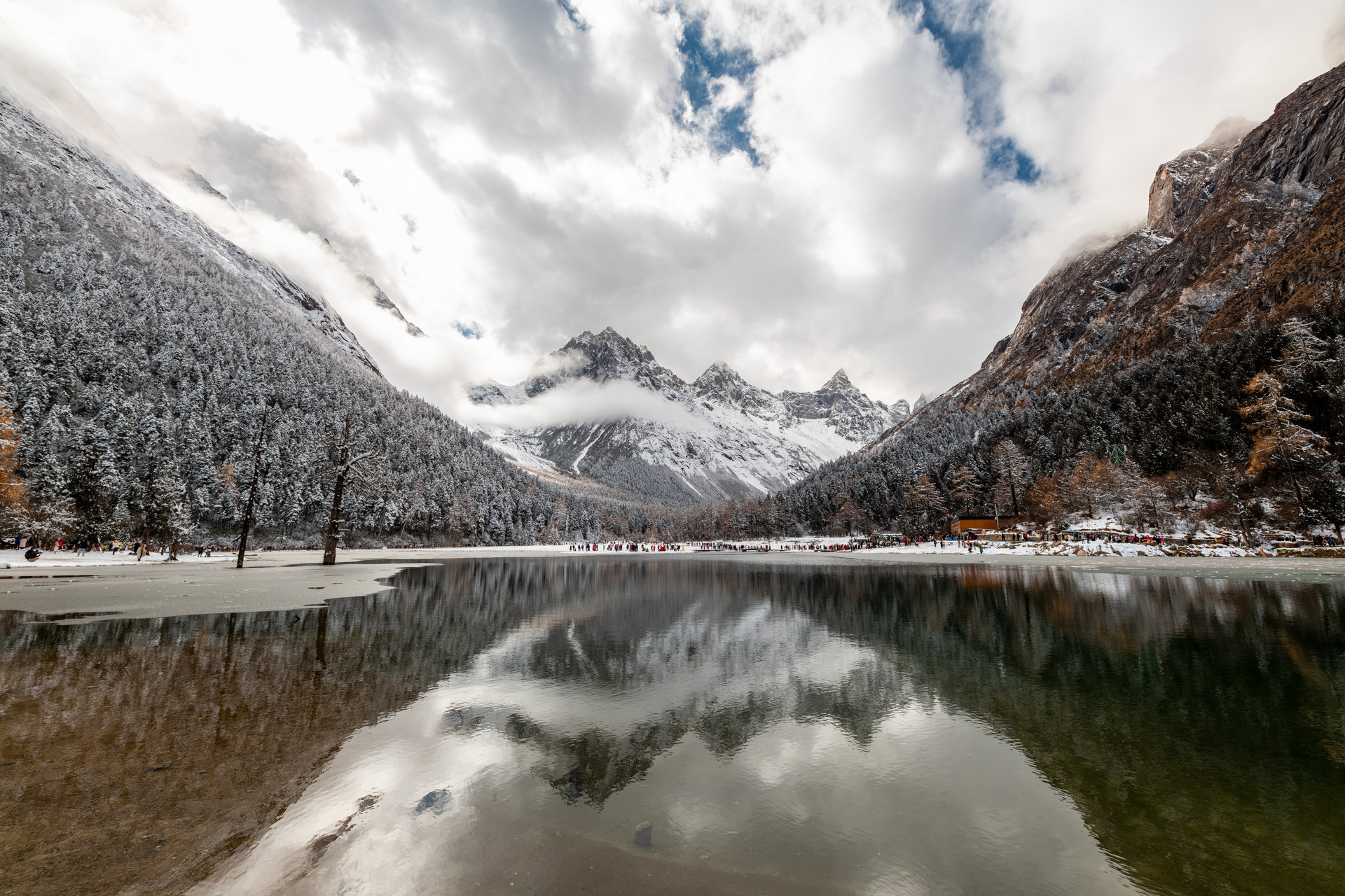 畢棚溝雪山風(fēng)景封面圖