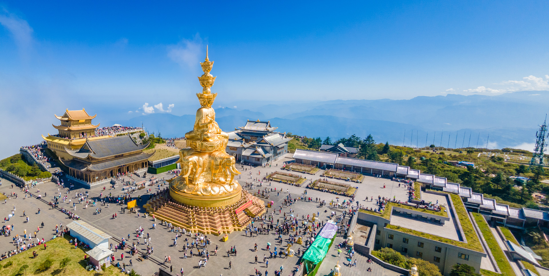 航拍峨眉山金頂佛像封面圖