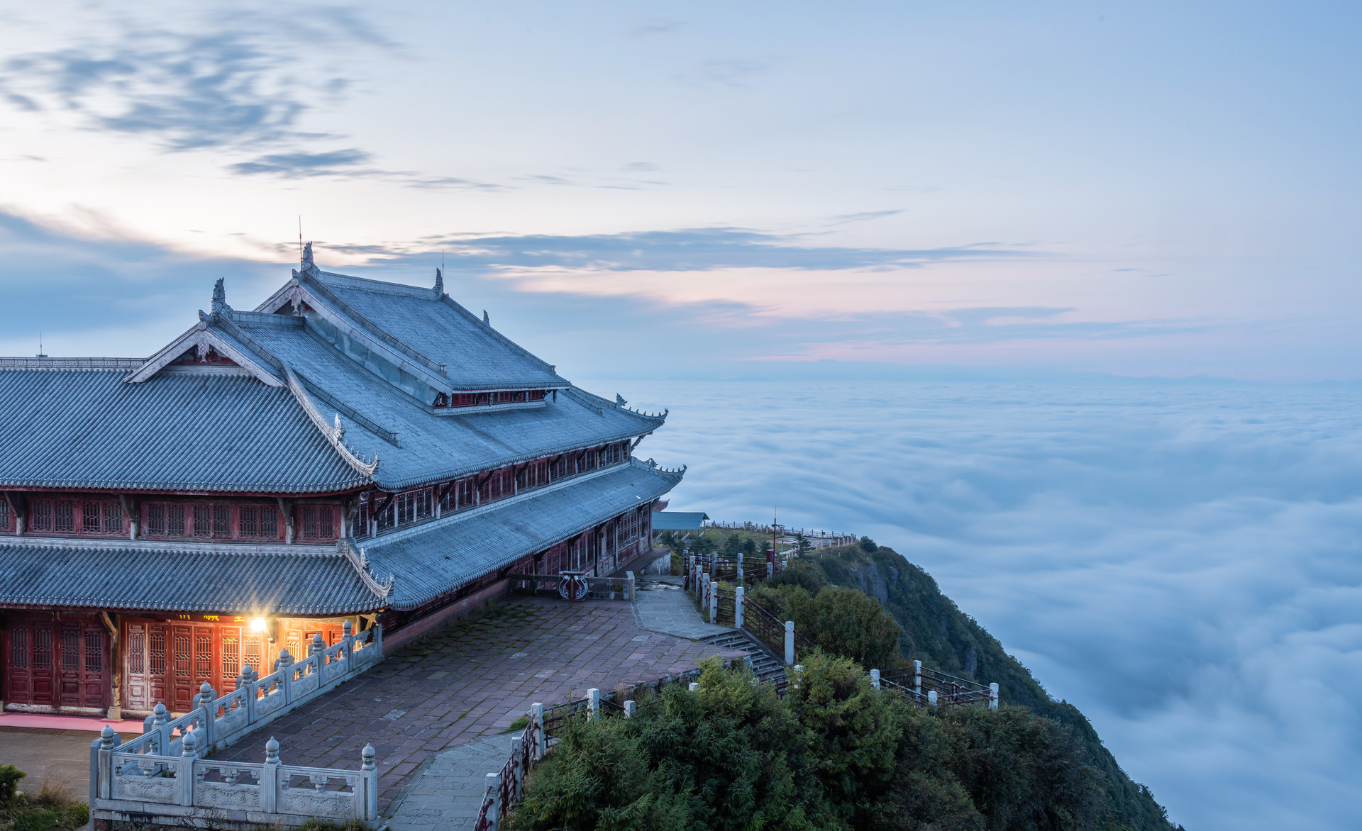 峨眉山金頂風(fēng)光封面圖